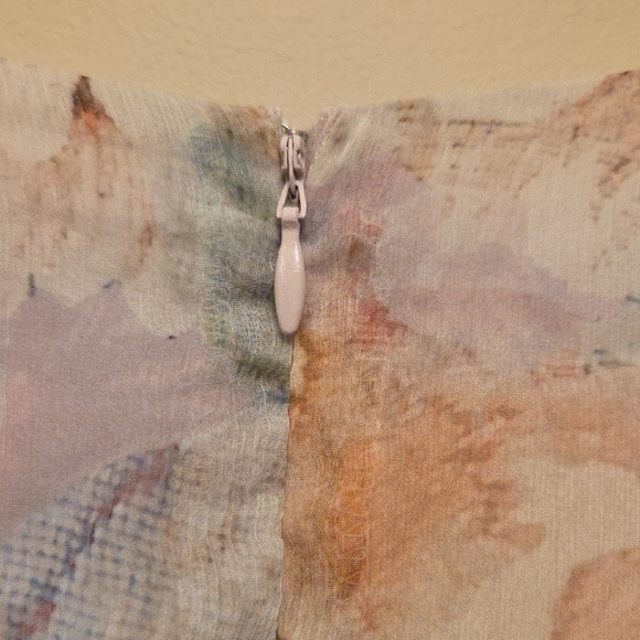 Guess Floral V-Neck Shorts Romper in Soft Pink Pastels Button Cuff Size L - Picture 9 of 13